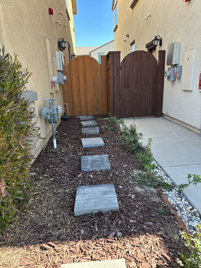 Building Photo - 3543 Posey St