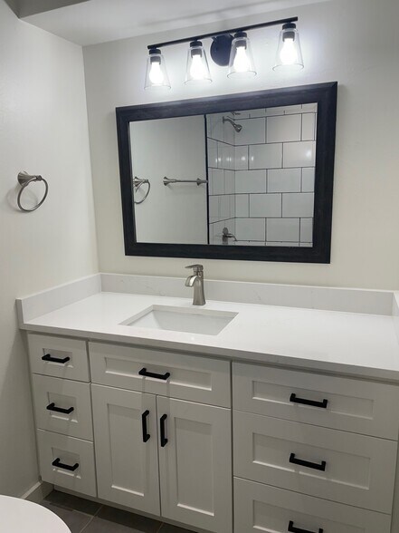 Building Photo - 7824 Meadow Park Dr