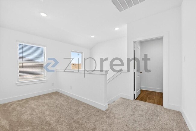 Building Photo - 3140 Eddington Dr