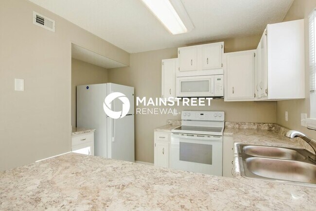 Building Photo - 4 Bedroom Pet-Friendly Home in Charlotte, NC with Main Street Renewal