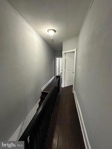 Building Photo - 1948 E Monmouth St