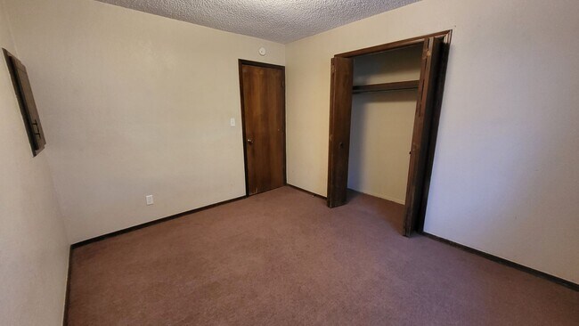 Building Photo - Easy Access ~ 3 bedroom 1 bathroom