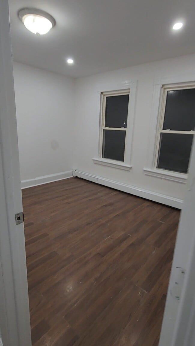 Building Photo - 128 East Ave