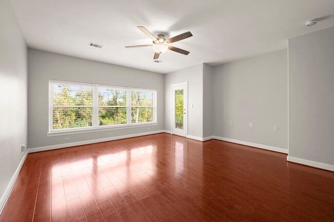 Building Photo - 107 Island Blvd