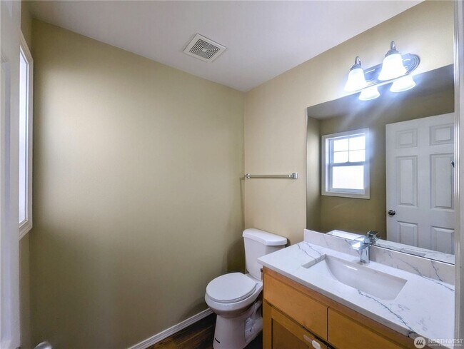 Building Photo - 3bd/2.5ba Seattle Townhome
