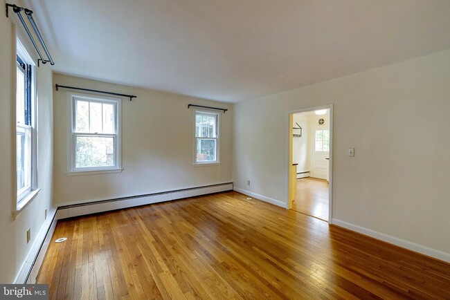 Building Photo - 5808 Oxford Rd