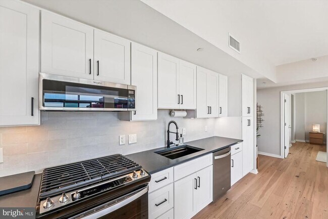 Building Photo - 475 K St NW