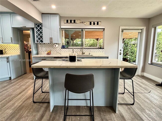 Building Photo - 3817 SW 33rd Ct