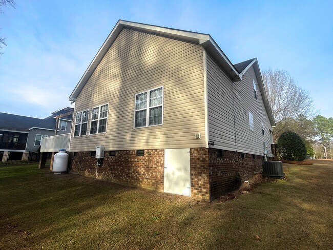 Building Photo - 282 Braddock Dr