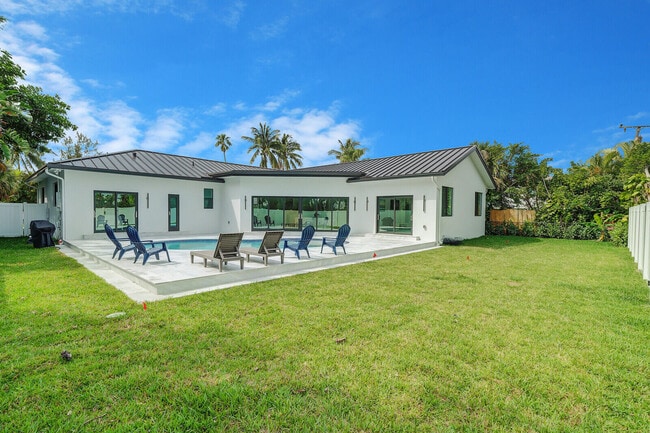 Building Photo - 1248 N Harbor Dr