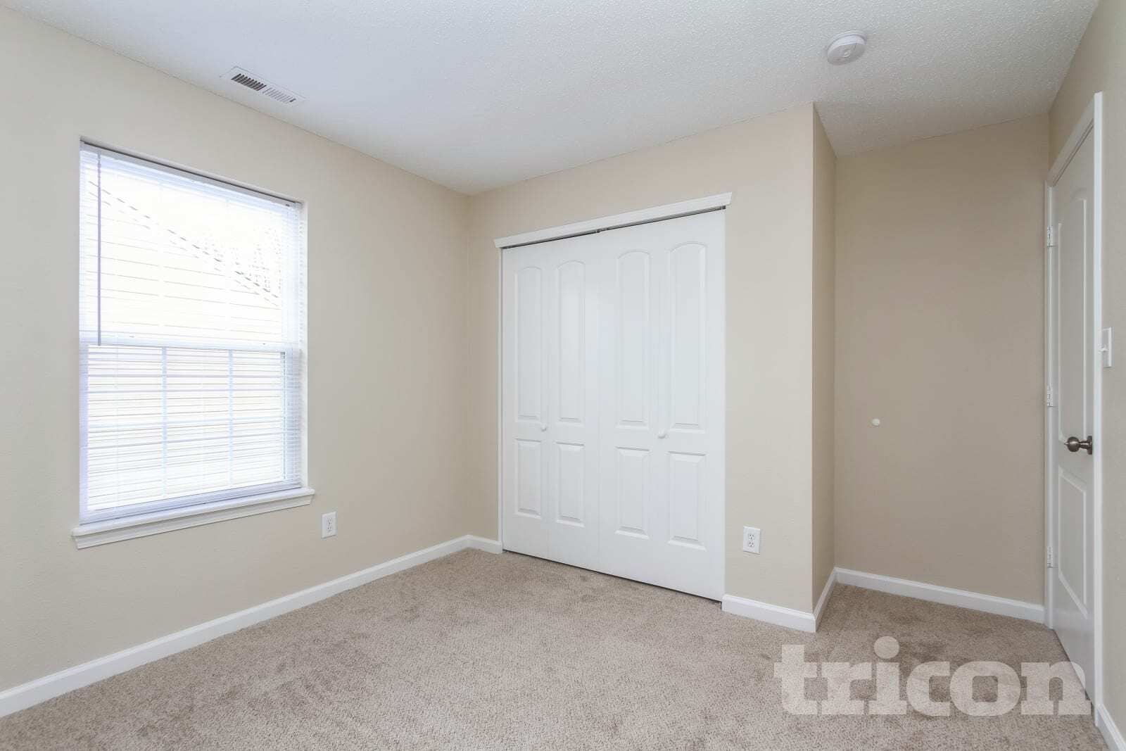Building Photo - 1329 Lake Meadow Dr