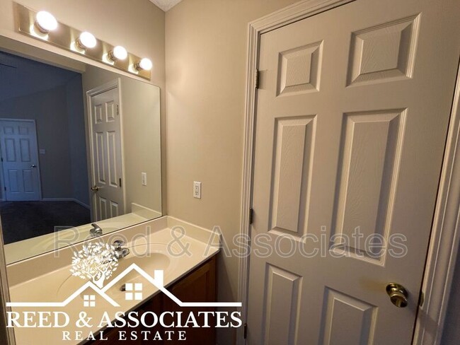 Building Photo - 6823 Meadow Chase Ln