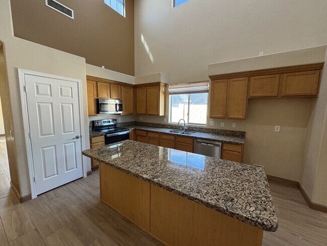 Building Photo - Gilbert Four Bedroom