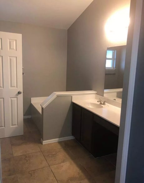 Building Photo - 11382 Aston Hall Dr S