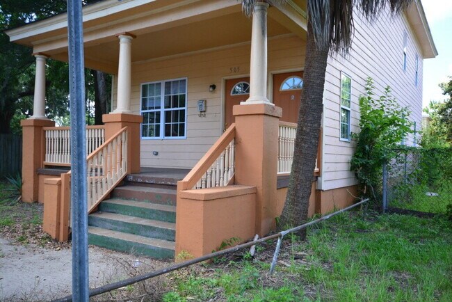 Building Photo - "Charming 3-Bedroom Retreat with Hardwood ...