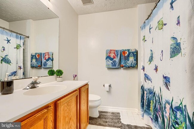 Building Photo - 10 Bluestem Ct