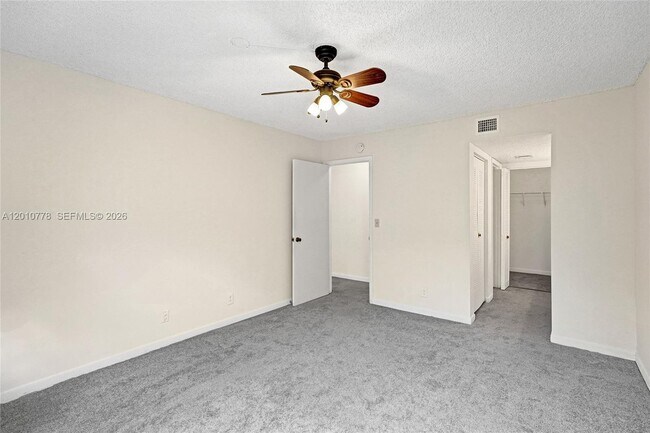 Building Photo - 9901 Westview Dr