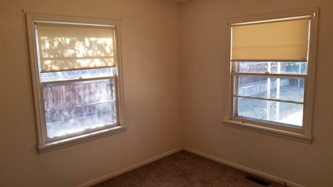 Building Photo - VIDEOTOUR: Don't Blink, This will be gone! PETS WELCOME