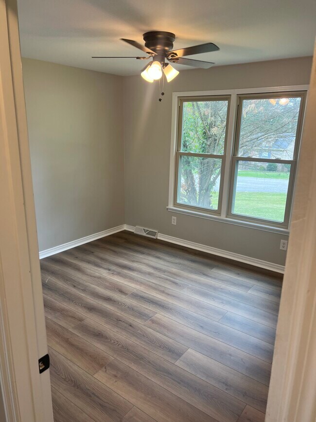 Building Photo - 109 Mangrum Dr