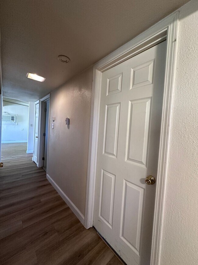 Building Photo - New Flooring Throughout
