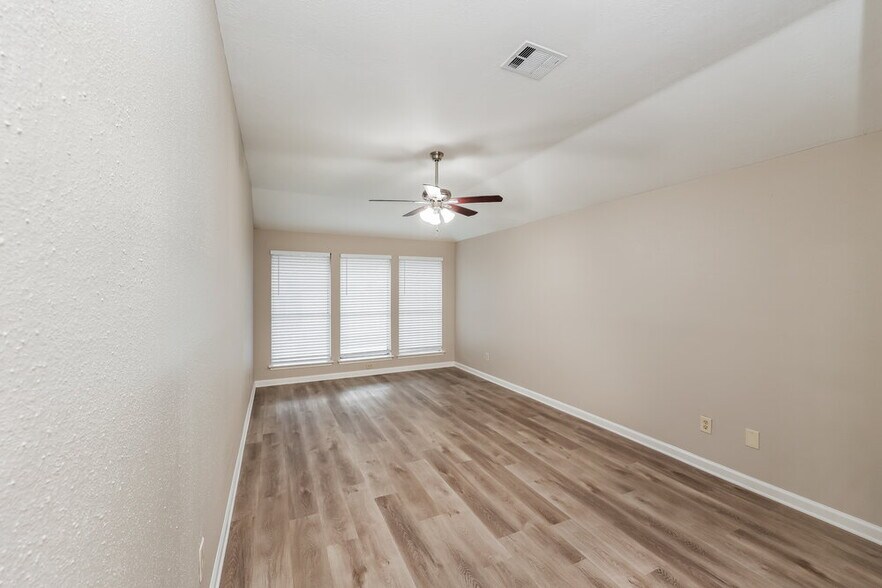 Building Photo - 8530 Sunny Ridge Dr