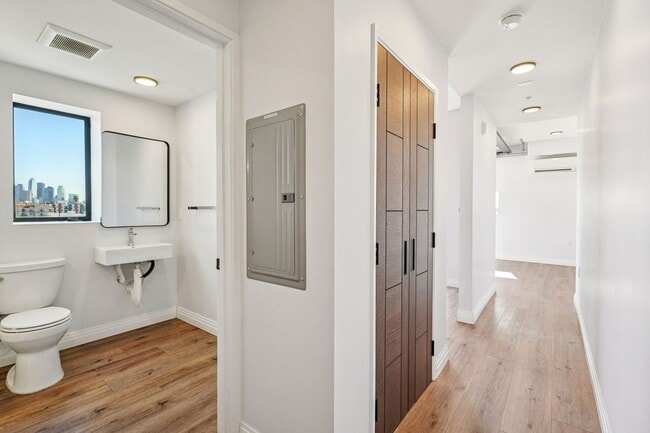 Building Photo - Brand-New Koreatown Modern Lofts | Rooftop Views | 6 Weeks Free