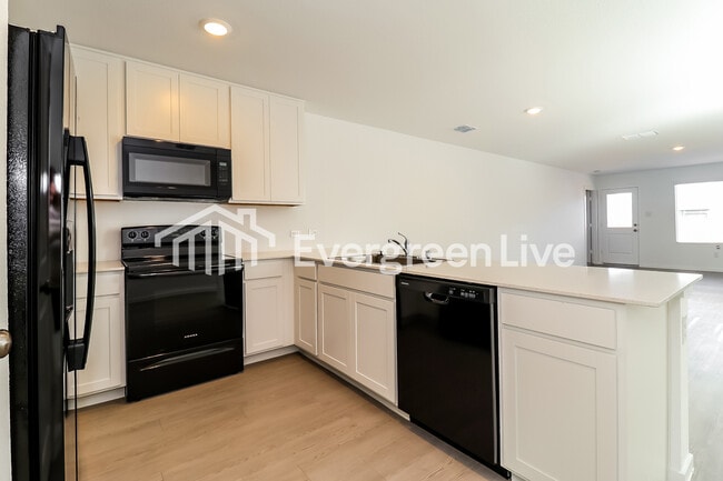 Building Photo - 216 Sycamore Pl