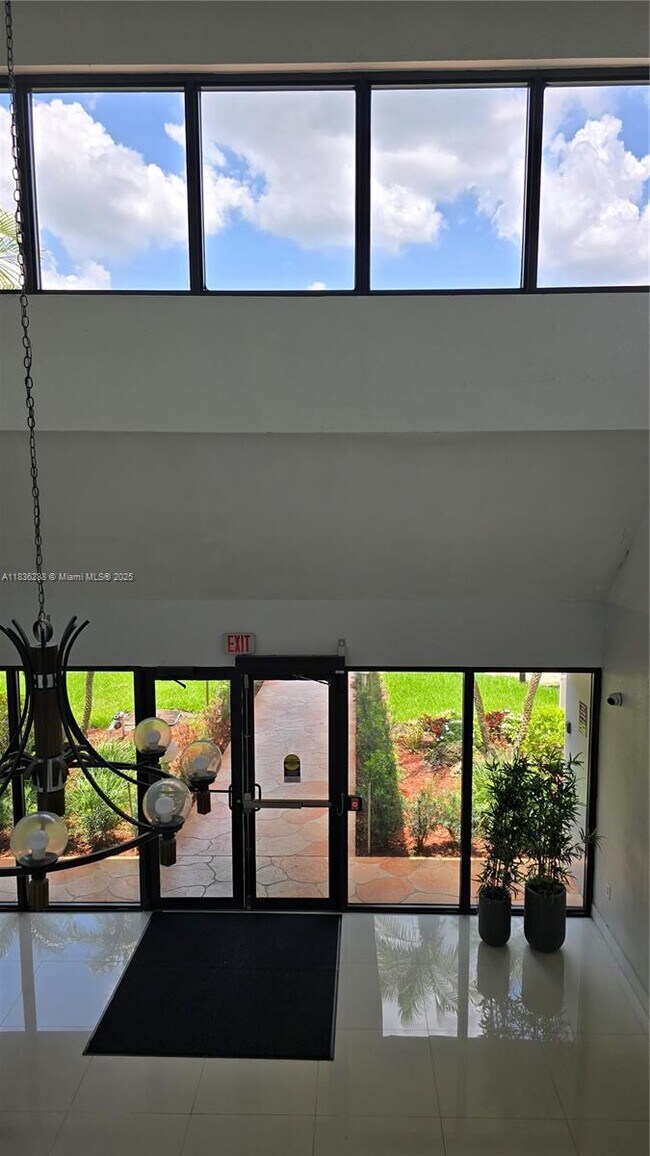 Building Photo - 200 Lakeview Dr
