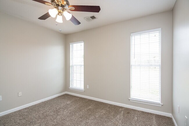 Building Photo - 748 Northwood West Cove