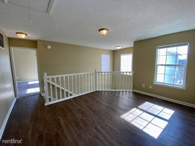 Building Photo - 3 br, 2.5 bath House - 6364 Titania Drive