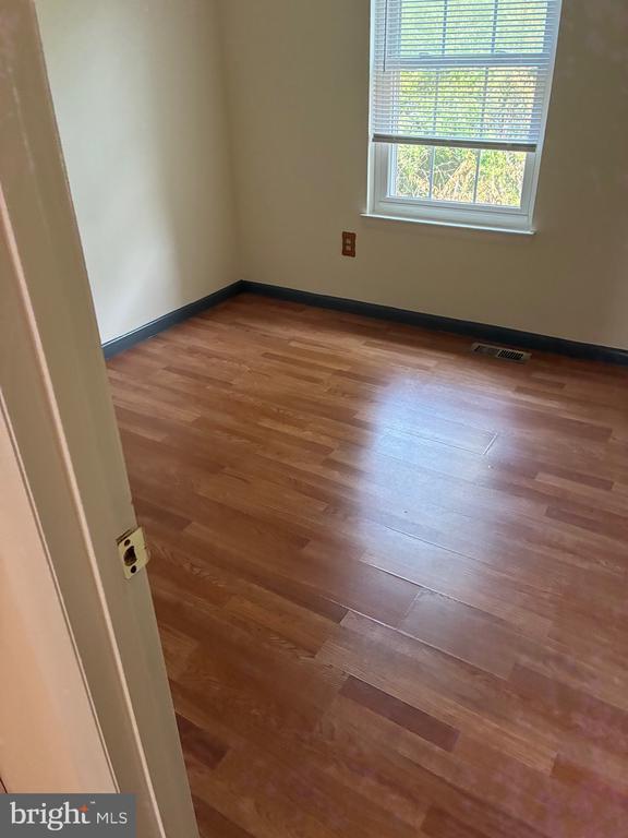 Building Photo - 8265 Londonderry Ct