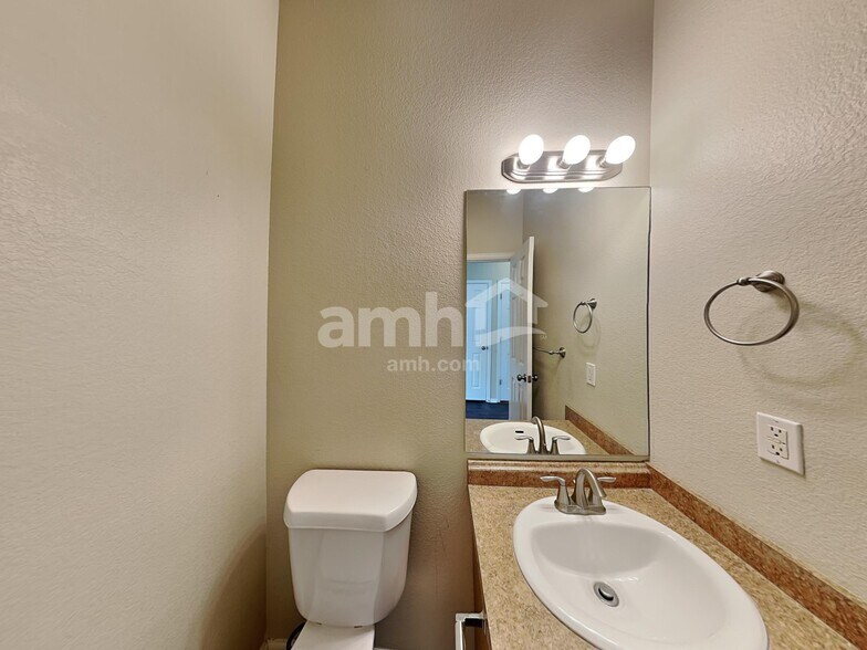 Building Photo - 9826 Kenton Cir