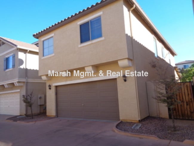 Building Photo - Wonderful two-story 3 bedroom home with community pool in Gilbert!