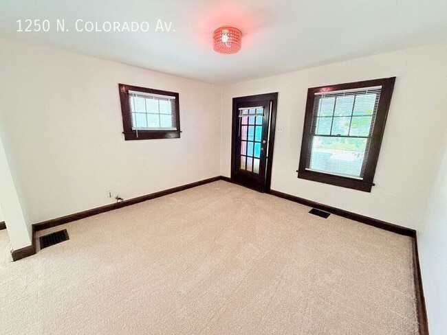 Building Photo - 1250 N Colorado Ave
