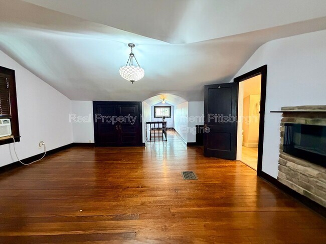 Building Photo - 1818 Kleber St