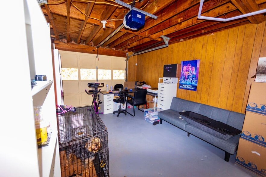 Building Photo - 917 Chartley Dr SW