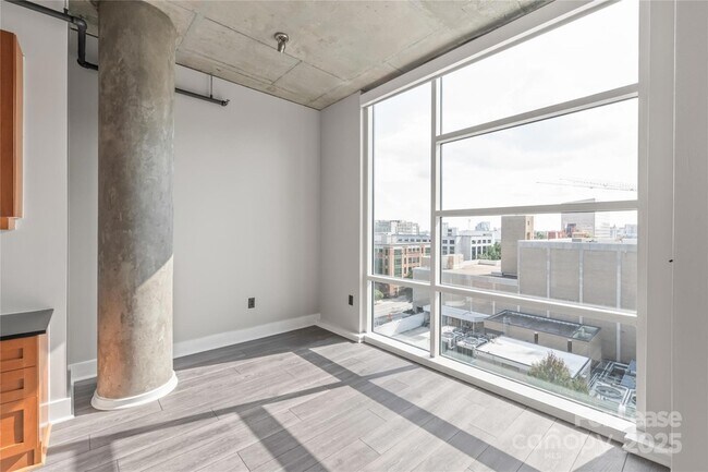 Building Photo - 505 E 6th St