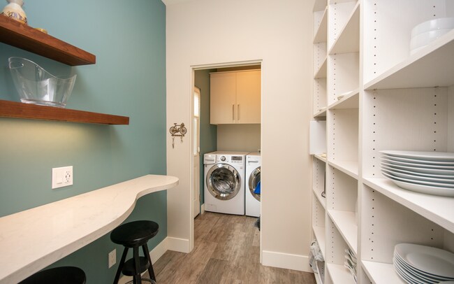 Building Photo - Beautiful Fully Furnished 1 Bd Rental!