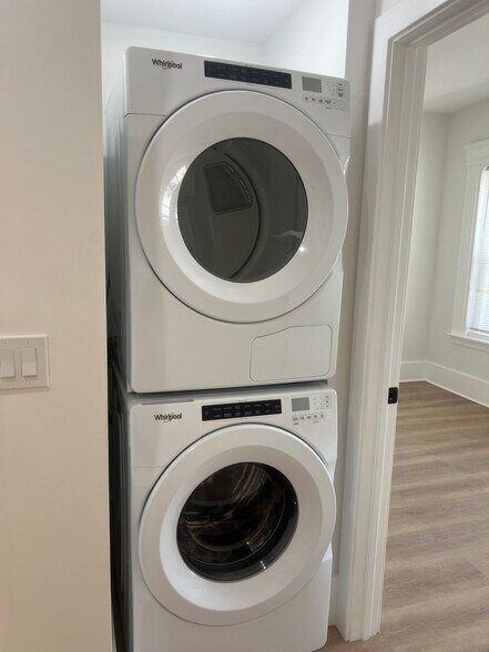 Building Photo - 10 Gates St