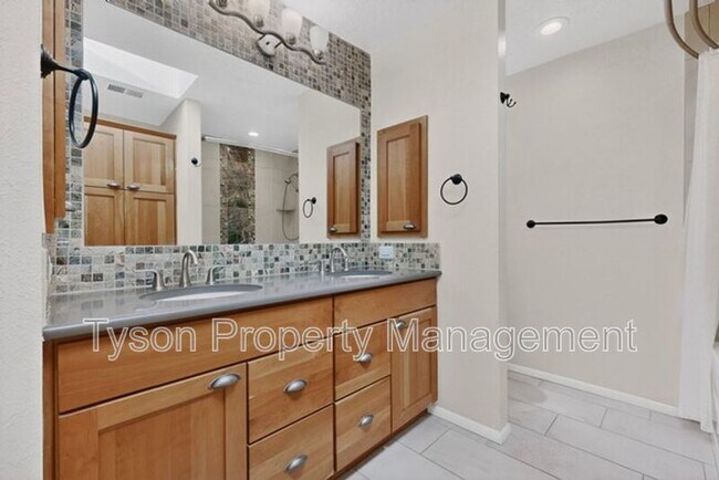 Building Photo - 8301 Cherry Hills Dr NE