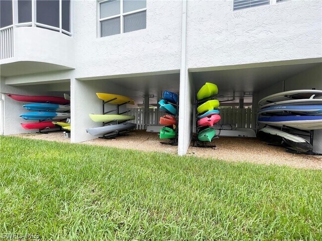 Building Photo - 12945 Vanderbilt Dr