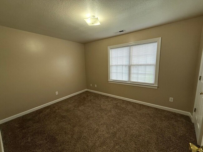 Building Photo - 110 Ashwood Dr