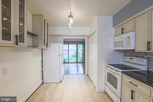 Building Photo - 17 Farmhouse Ct
