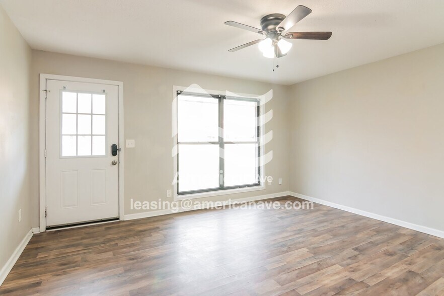 Building Photo - 856 Barklay Way