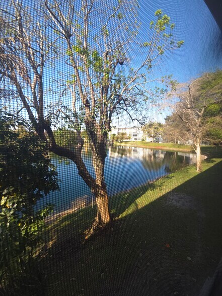 Building Photo - 5335 NW 10th Ct