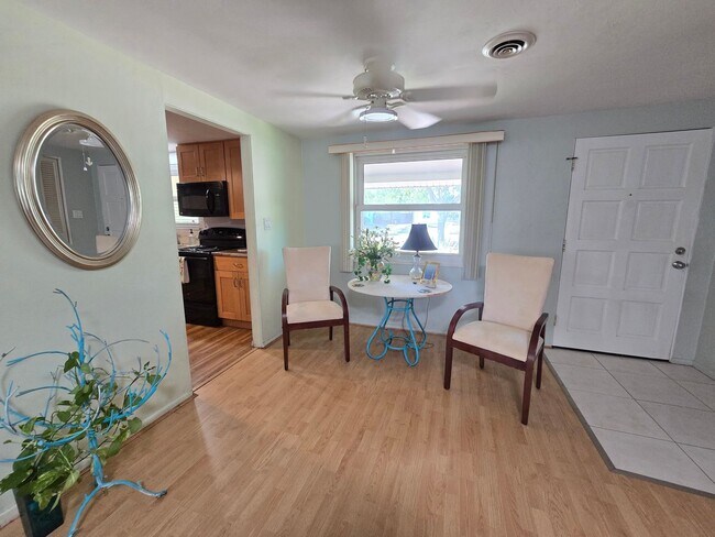 Building Photo - 2441 Gulf Gate Dr