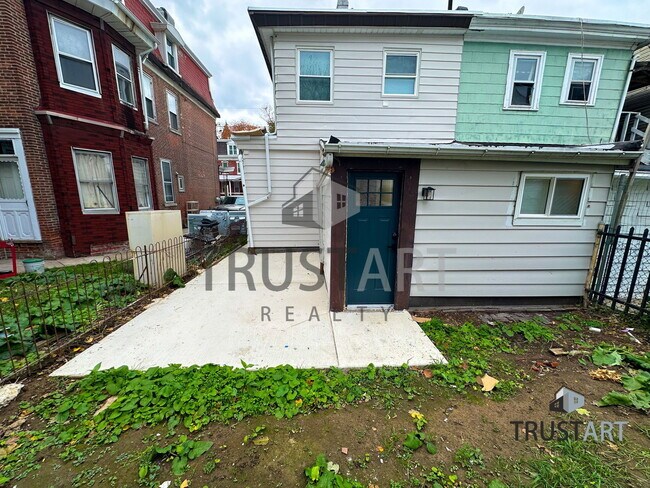 Building Photo - 4633 Penn St