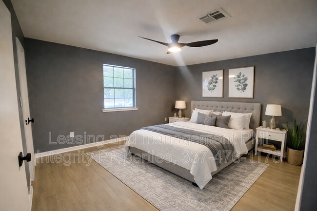 Building Photo - 2339 Robley Dr