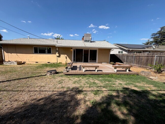 Building Photo - 9152 Condesa Dr