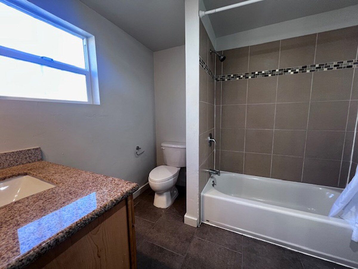 Building Photo - 1037 Peralta St